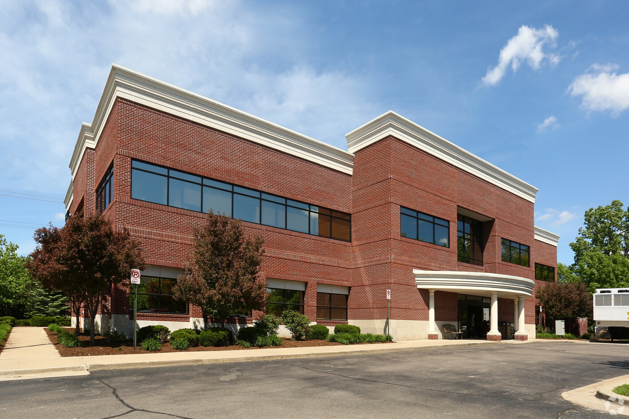 2050 N Haggerty Rd, Canton, MI à louer Photo principale– Image 1 sur 10