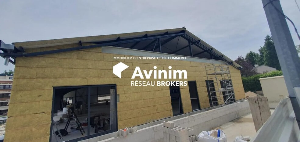 Local commercial dans Avon à louer - Photo de l’immeuble – Image 2 sur 5