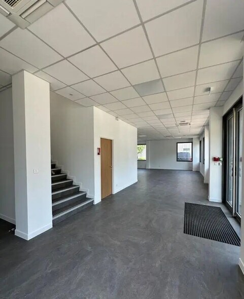 Industriel/Logistique dans Le Blanc-Mesnil à louer - Photo de l’immeuble – Image 3 sur 5