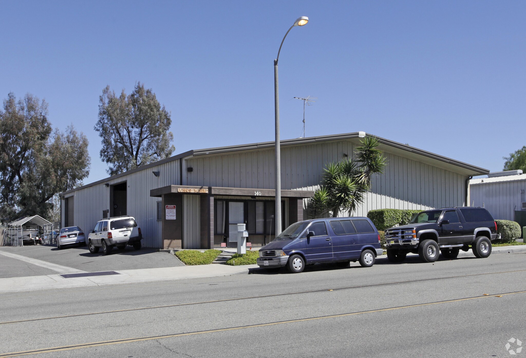 140 N Andreasen Dr, Escondido, CA à vendre Photo principale– Image 1 sur 6