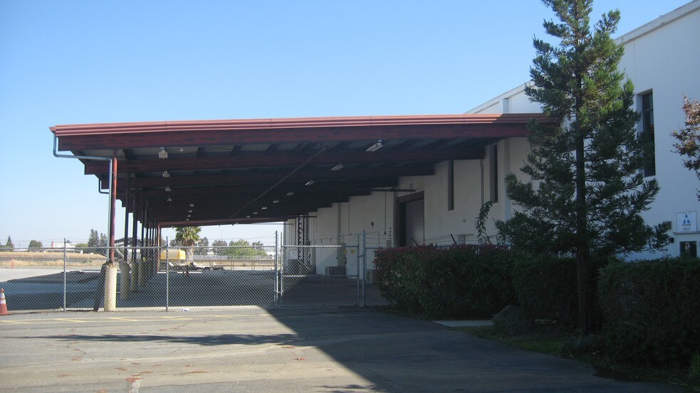 8180 Signal Ct, Sacramento, CA à louer - Photo de l’immeuble – Image 3 sur 12