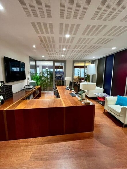 5 Bis Rue Marguerite De Rochechouart, Paris à vendre - Photo intérieure – Image 2 sur 7
