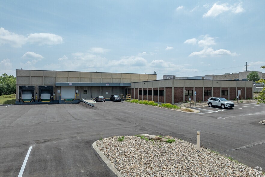 4741 Hinckley Ind Pky, Cleveland, OH à louer - Photo principale – Image 2 sur 6
