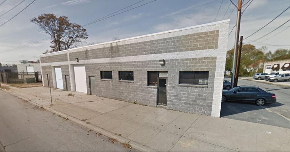 190 E Hoffman Ave, Lindenhurst, NY à louer - Photo de l’immeuble – Image 3 sur 4