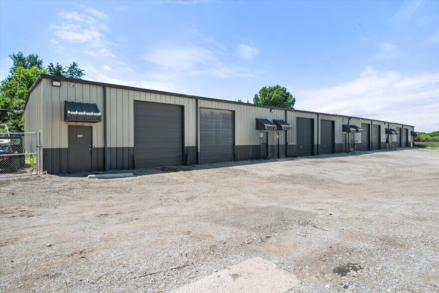 801-817 S 6th Ave, Mansfield, TX à vendre - Photo de l’immeuble – Image 3 sur 12
