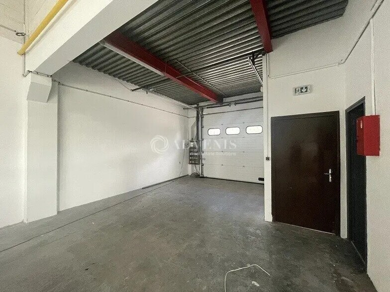 Local d’activités dans Les Ulis à louer - Photo intérieure – Image 2 sur 6