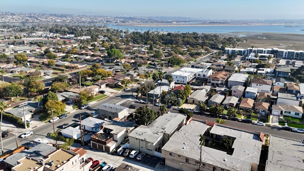 2162 Thomas Ave, San Diego, CA à vendre - Photo de l’immeuble – Image 2 sur 14