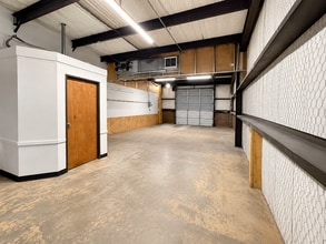 8711 Burnet Rd, Austin, TX à louer Photo intérieure– Image 1 sur 2