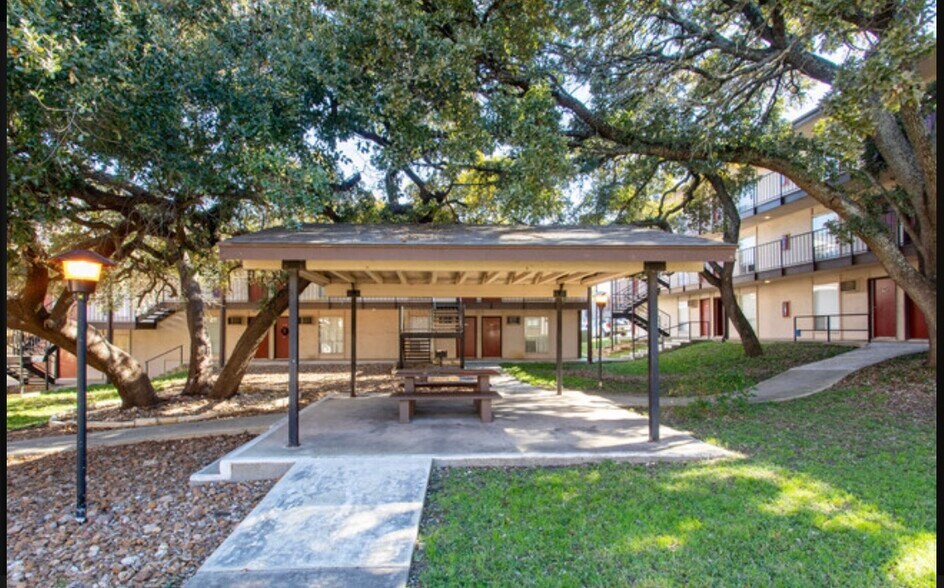 3222 NW Loop 410, San Antonio, TX à vendre - Photo de l’immeuble – Image 2 sur 36