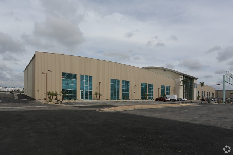 2745-2875 E Spring St, Long Beach, CA à louer - Photo de l’immeuble – Image 2 sur 2