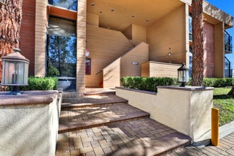 23276 S Pointe Dr, Laguna Hills, CA à louer Photo intérieure– Image 2 sur 9