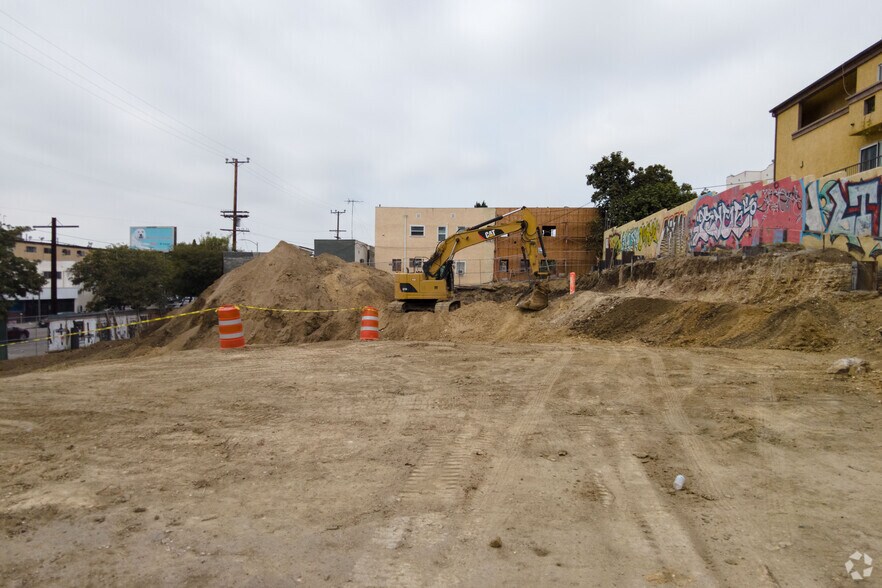 611 N Virgil Ave, Los Angeles, CA à louer - Photo de l’immeuble – Image 2 sur 24