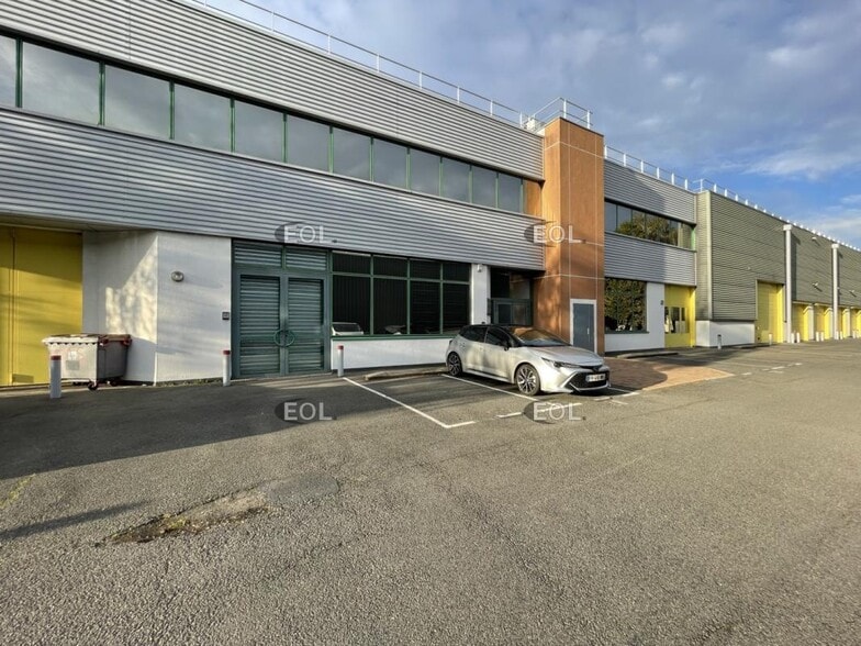 Local d’activités dans Argenteuil à louer - Photo de l’immeuble – Image 1 sur 11