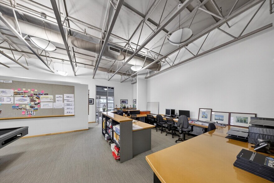 3500 W Burbank Blvd, Burbank, CA à louer - Photo de l’immeuble – Image 2 sur 14