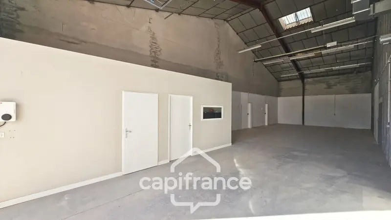 Local d’activités dans Chalon-sur-Saône à louer - Photo de l’immeuble – Image 3 sur 8