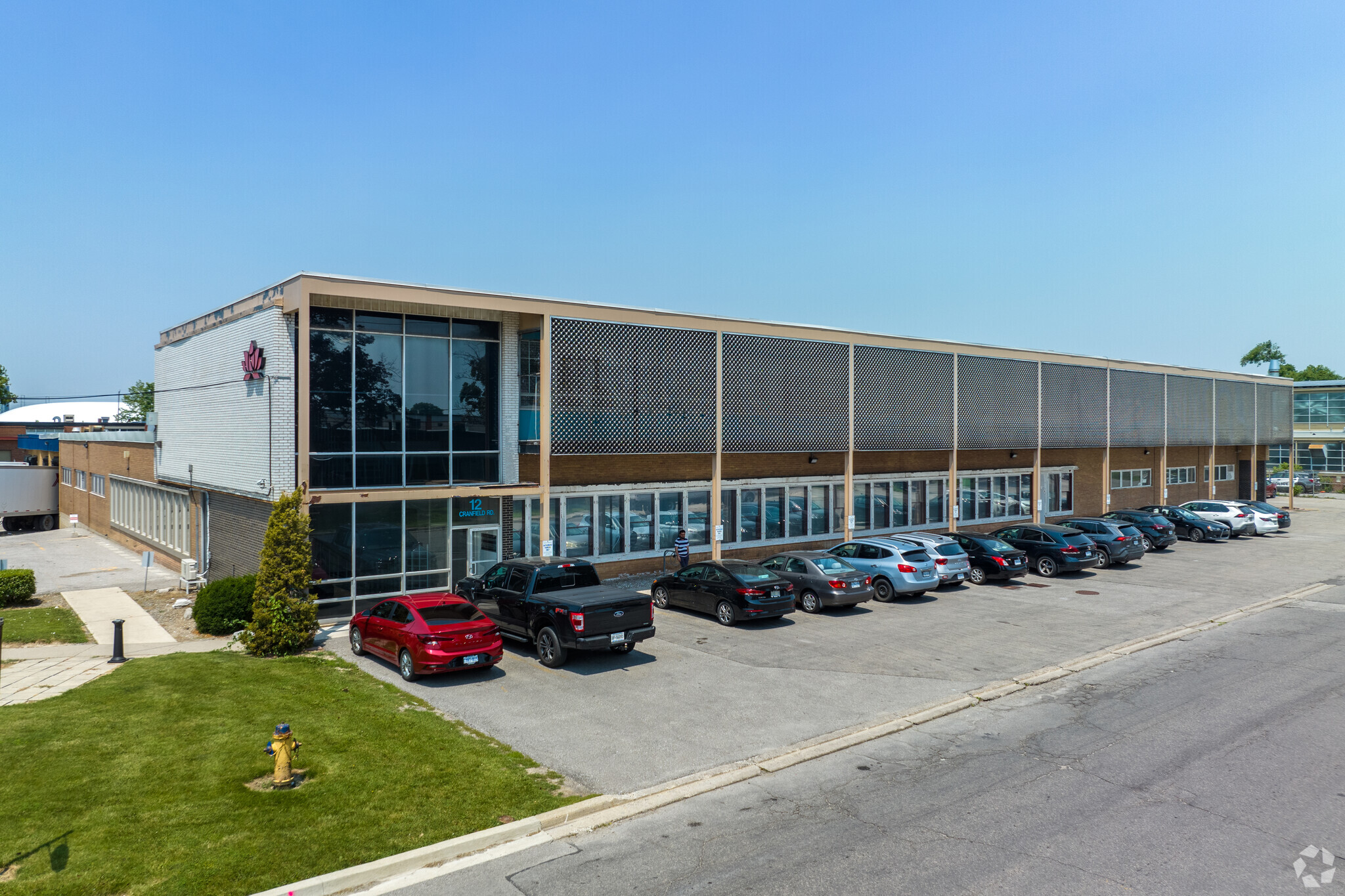 12 Cranfield Rd, Toronto, ON à louer Photo principale– Image 1 sur 17
