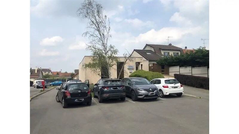 Bureau dans Trappes à vendre - Photo de l’immeuble – Image 2 sur 10
