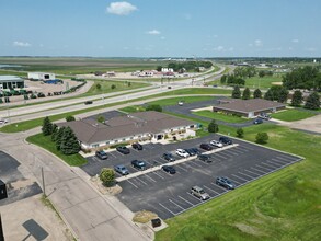 503 Highway 2 W, Devils Lake, ND à louer Photo de l’immeuble– Image 2 sur 5