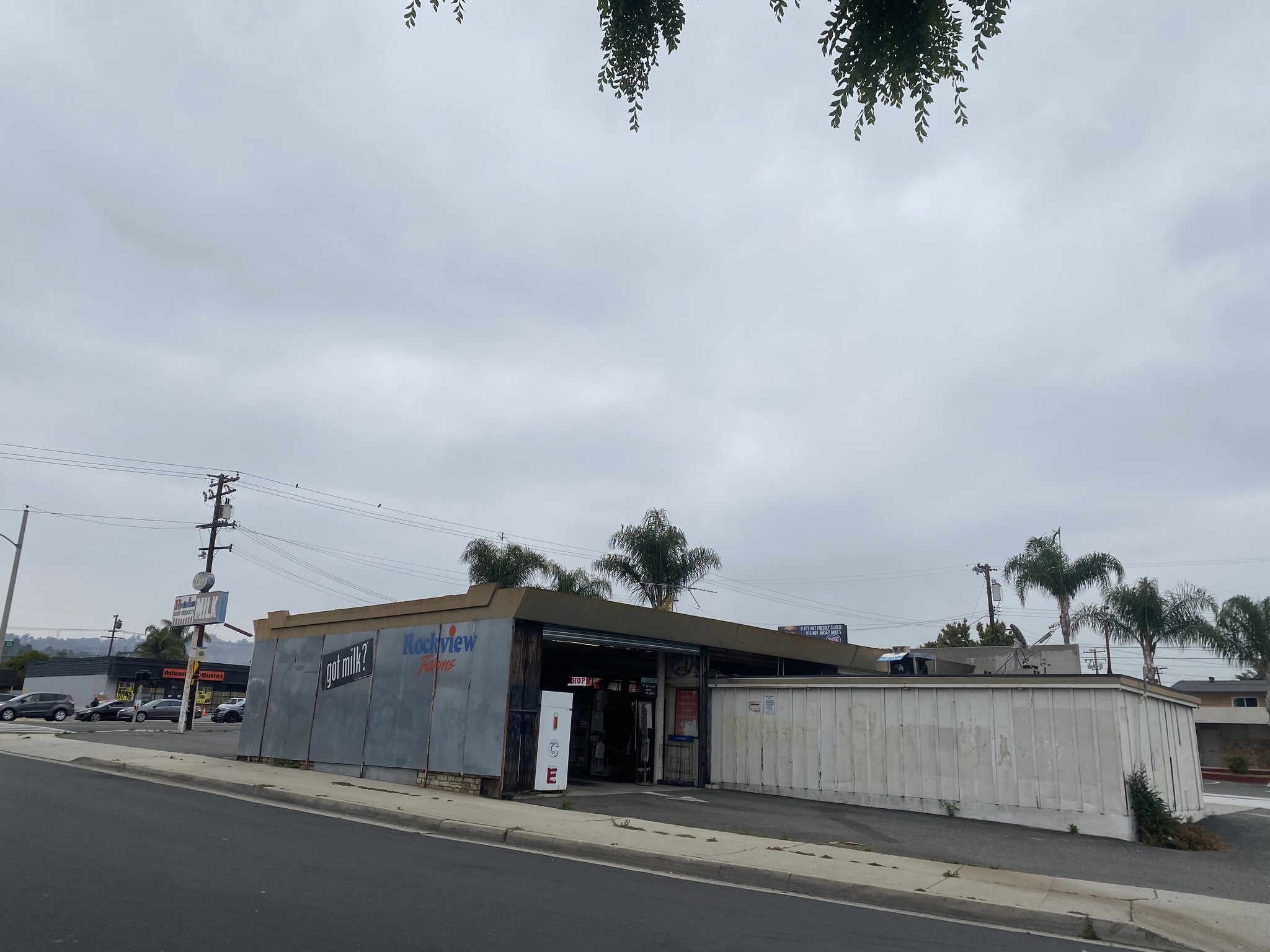 2350 W Whittier Blvd, La Habra, CA à louer Photo de l’immeuble– Image 1 sur 5