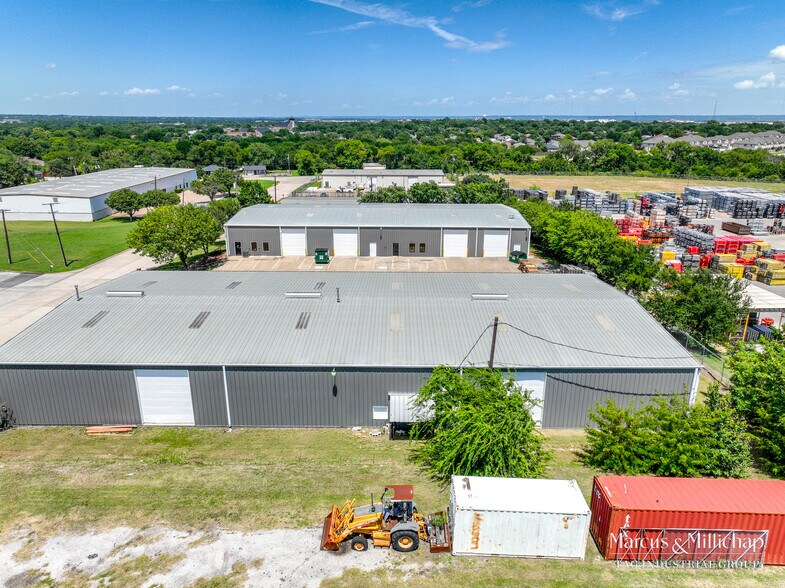 111 Industrial Blvd, Mansfield, TX à vendre - Photo de l’immeuble – Image 3 sur 6