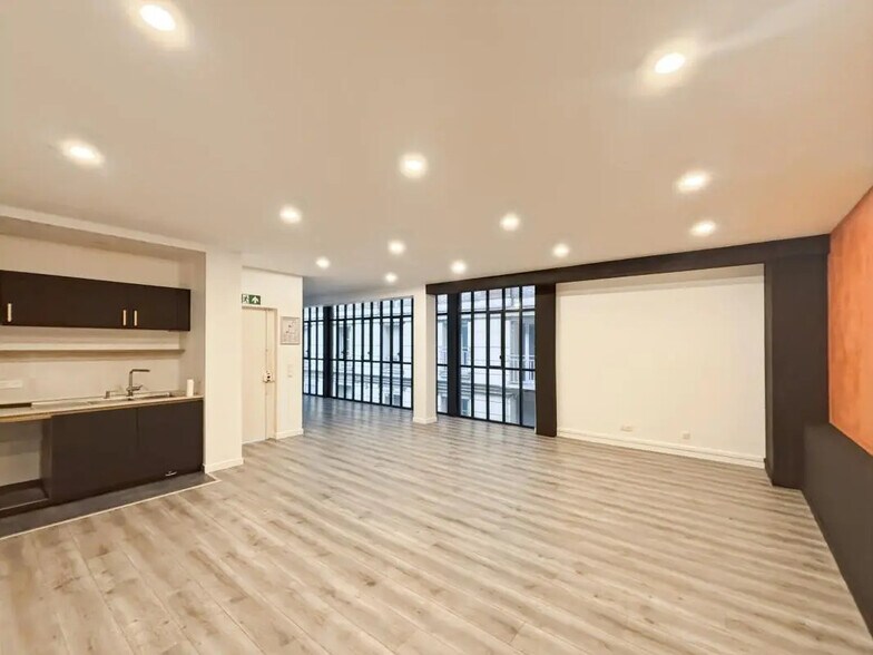 Bureau dans Paris à louer - Photo de l’immeuble – Image 2 sur 7