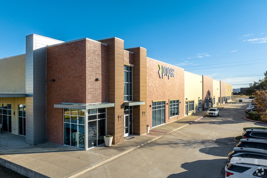 6300 Communications Pky, Plano, TX à louer - Photo de l’immeuble – Image 2 sur 6
