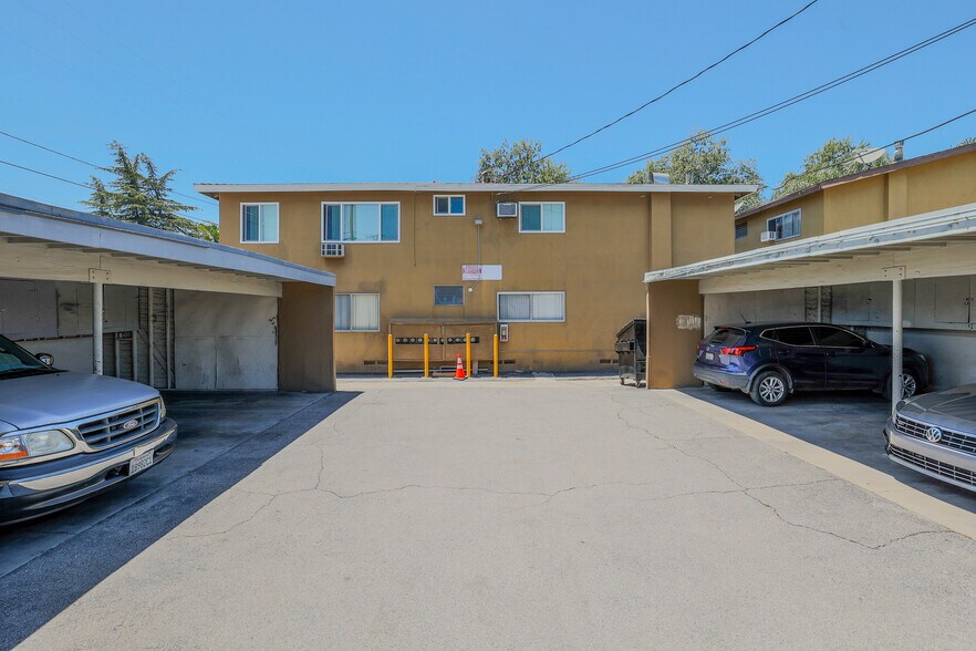 8000 Owensmouth Ave, Canoga Park, CA à vendre - Photo de l’immeuble – Image 2 sur 13