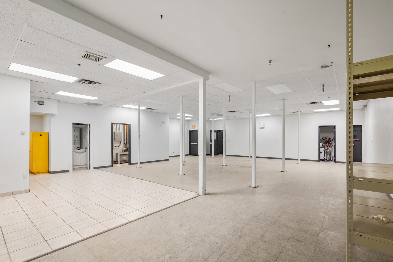 3871 N Fraser Way, Burnaby, BC à louer Photo intérieure– Image 1 sur 10