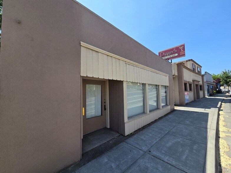 244 S Main St, Willits, CA à vendre - Photo de l’immeuble – Image 2 sur 4