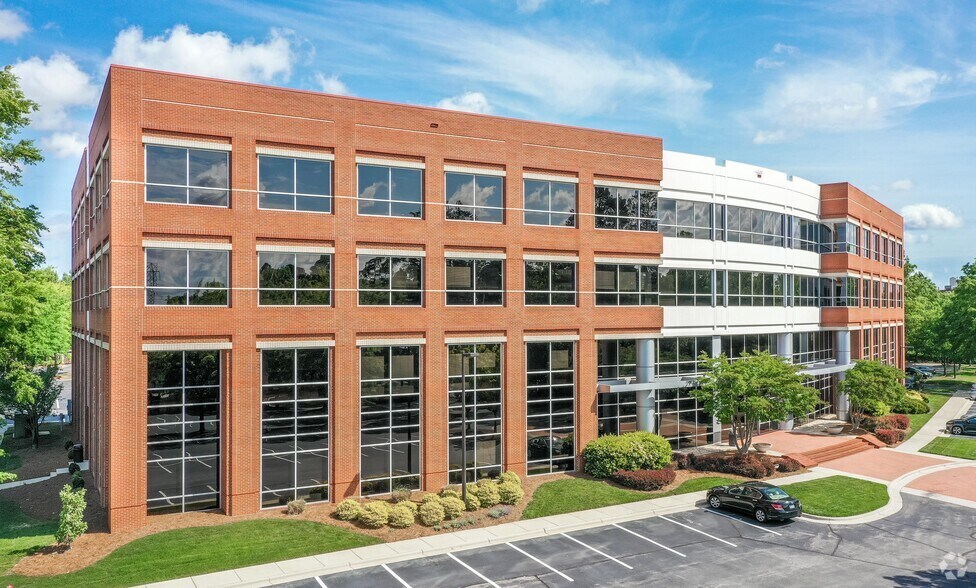 4309 Emperor Blvd, Durham, NC à louer - Photo de l’immeuble – Image 2 sur 4