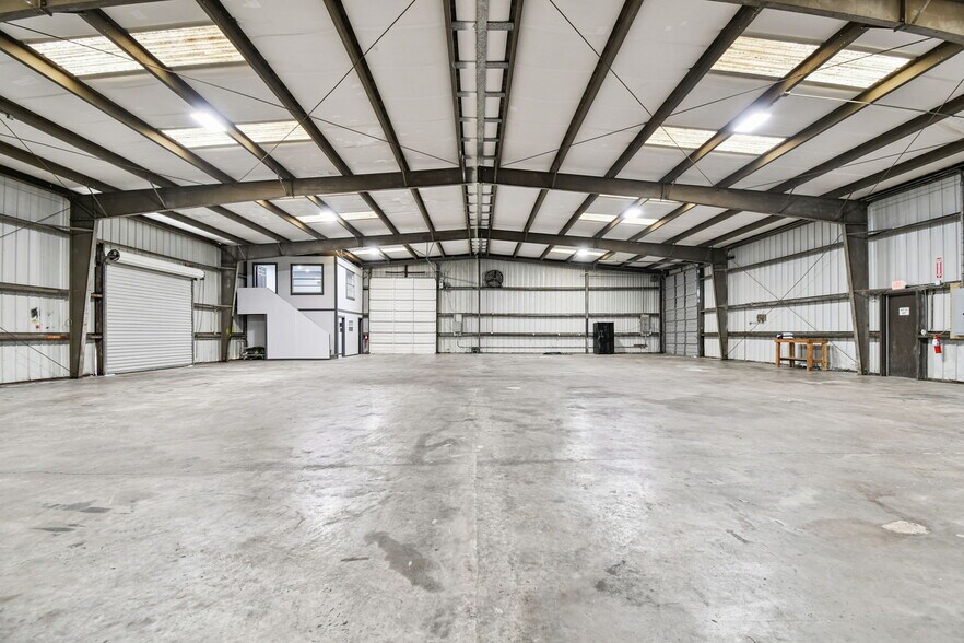 7030-7044 Osteen, New Port Richey, FL à louer - Photo de l’immeuble – Image 3 sur 26