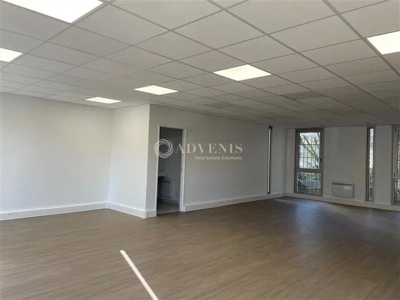 Bureau dans Vélizy-Villacoublay à louer - Photo de l’immeuble – Image 3 sur 5