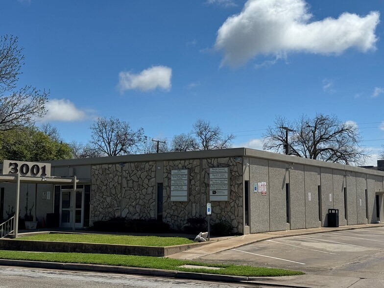 3001 5th St, Fort Worth, TX à louer - Photo principale – Image 1 sur 4