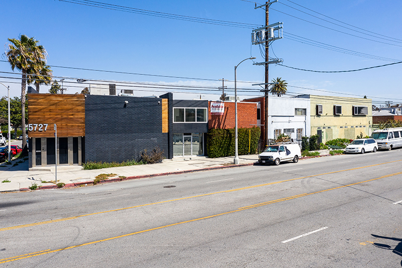 5719 W Adams Blvd, Los Angeles, CA à louer - Photo principale – Image 1 sur 11