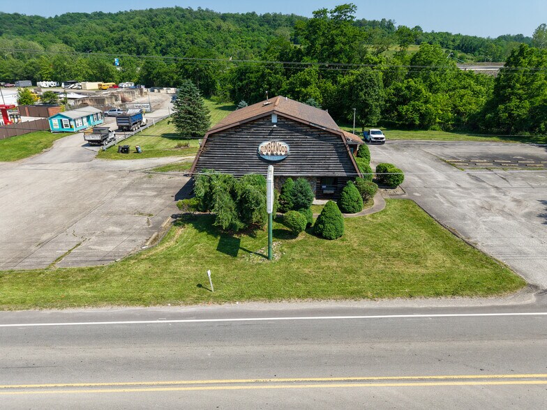 670 Pike St, Houston, PA à vendre - Photo de l’immeuble – Image 3 sur 23