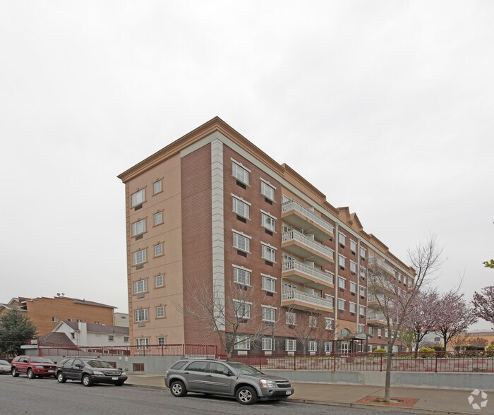 2801 Emmons Ave, Brooklyn, NY à louer - Photo de l’immeuble – Image 1 sur 9