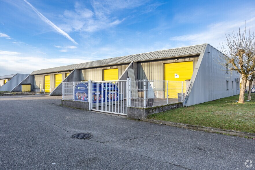 Local d’activités dans Vaulx-en-Velin à louer - Photo de l’immeuble – Image 3 sur 3