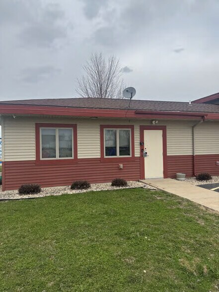 220 Riverbirch Ct, Deerfield, WI à vendre - Photo de l’immeuble – Image 3 sur 14