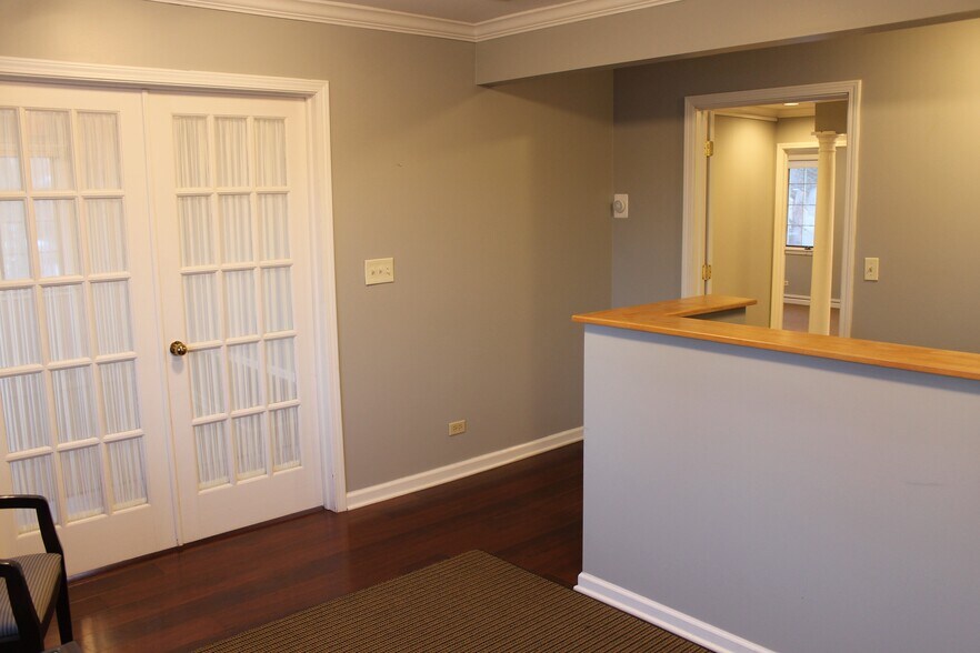 316 W Roosevelt Rd, Wheaton, IL à louer - Photo intérieure – Image 2 sur 15