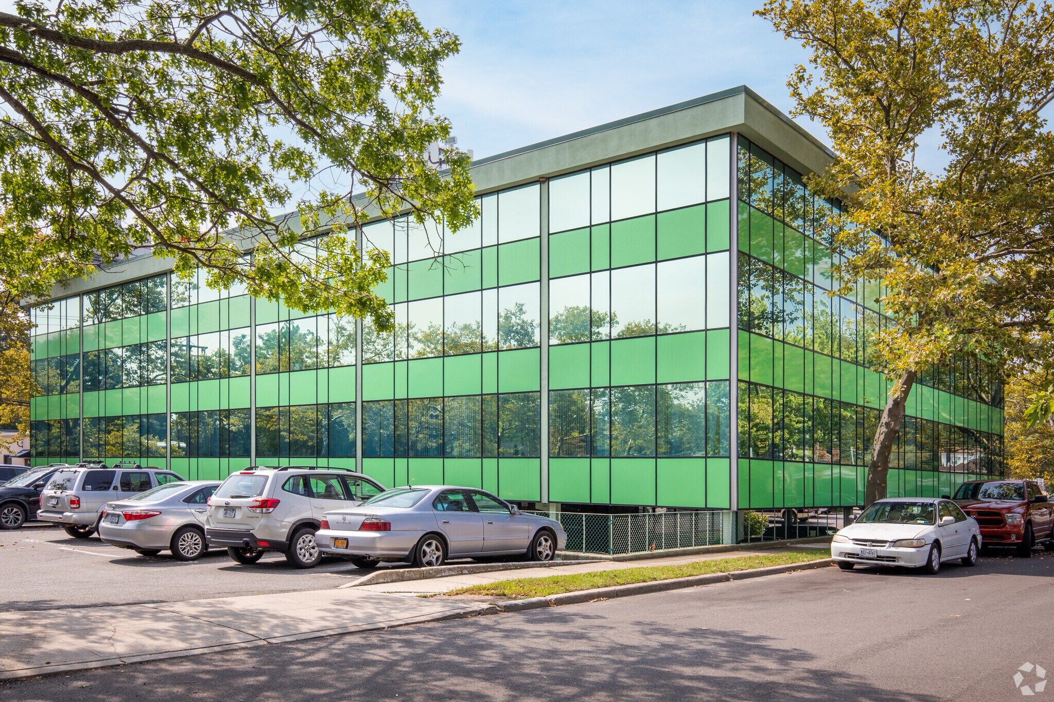 734 Walt Whitman Rd, Melville, NY à louer Photo principale– Image 1 sur 10