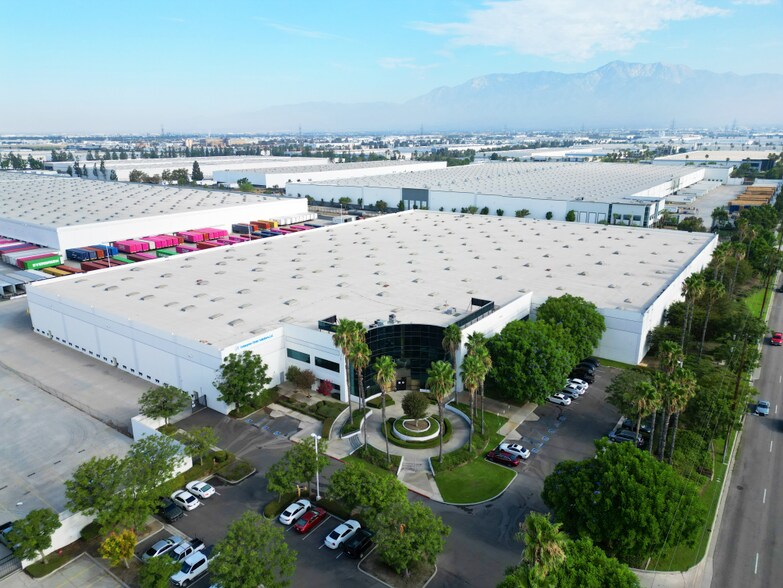 2090 S Etiwanda Ave, Ontario, CA à louer - Photo de l’immeuble – Image 2 sur 14