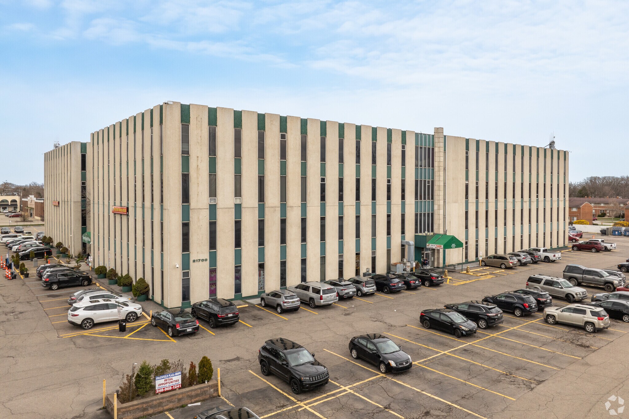 21700 Greenfield Rd, Oak Park, MI à louer Photo principale– Image 1 sur 11