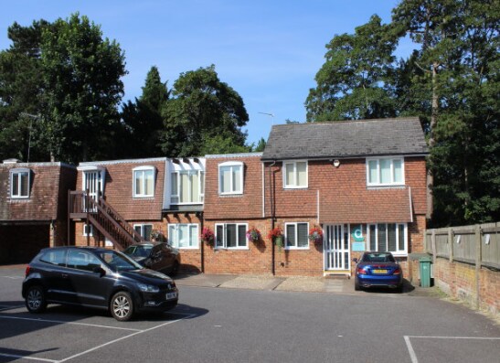 London Rd, Horsham à louer - Photo de l’immeuble – Image 1 sur 4