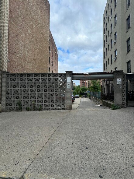 17 Bennett Ave, New York, NY à vendre - Photo de l’immeuble – Image 2 sur 4