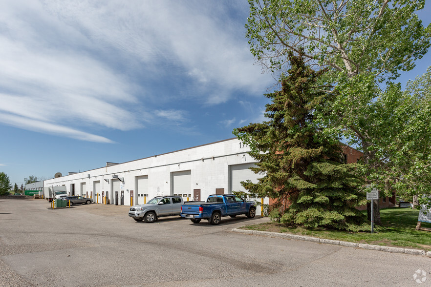 1715 27th Ave NE, Calgary, AB à vendre - Photo de l’immeuble – Image 2 sur 6