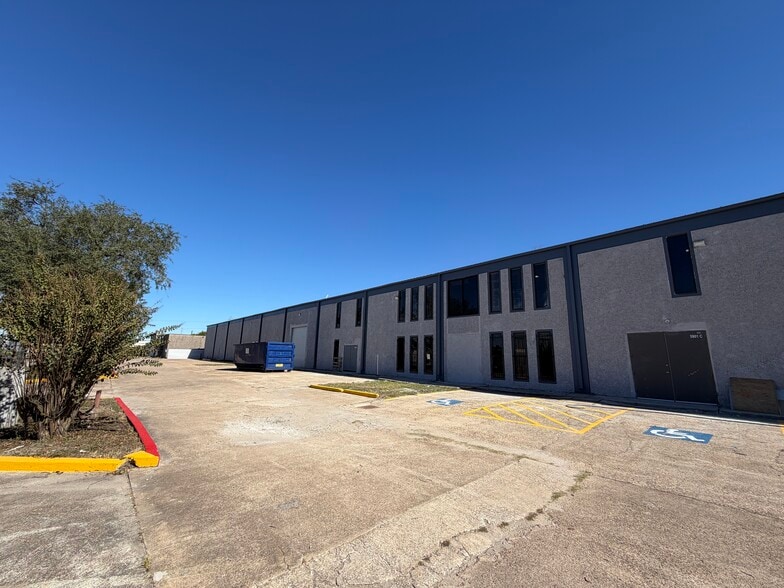 5901 Allday Dr, Houston, TX à louer - Photo de l’immeuble – Image 2 sur 16