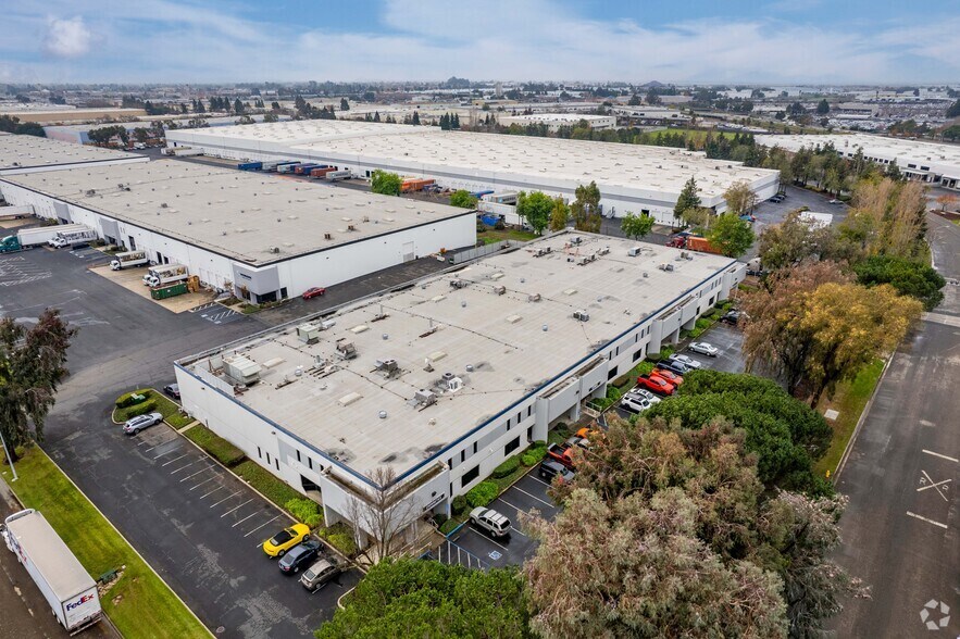 1495-1497 Zephyr Ave, Hayward, CA à louer - Photo de l’immeuble – Image 1 sur 19