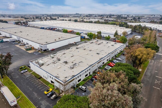 Plus de détails pour 1495-1497 Zephyr Ave, Hayward, CA - Industriel/Logistique à louer