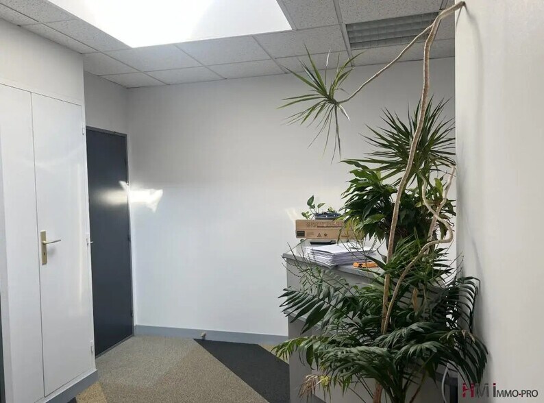 Bureau dans Mont-Saint-Aignan à louer - Photo de l’immeuble – Image 2 sur 4