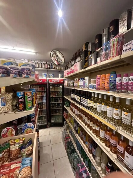 Local commercial dans Paris à louer - Photo de l’immeuble – Image 3 sur 4